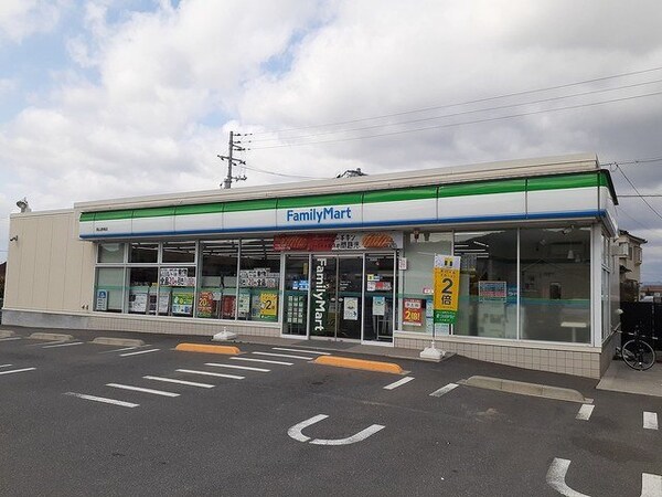 周辺環境(ファミリーマート彦崎店まで60m)