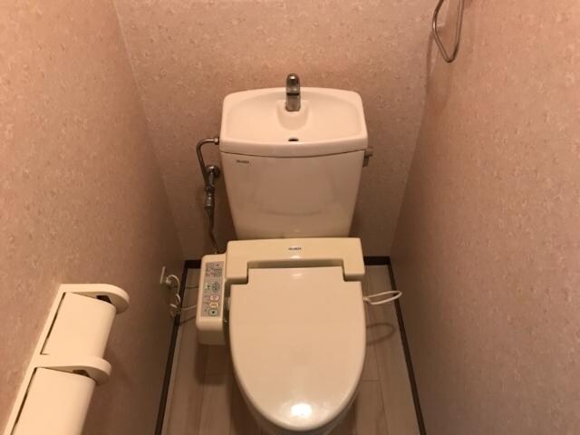 物件内観写真8　(シャワー付トイレ)