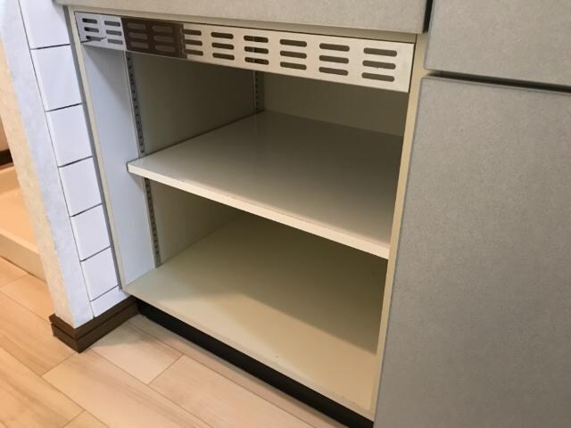 物件内観写真17　(可動棚)