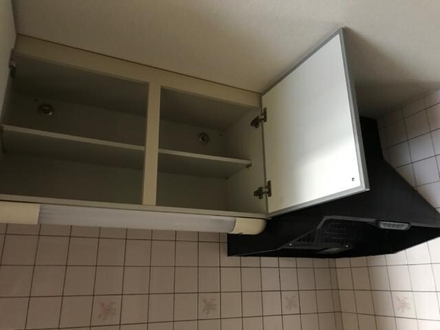 物件内観写真10　(吊り戸棚)