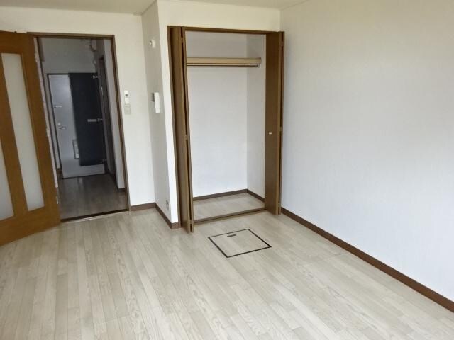 物件内観写真11　(洋室（エアコン、照明付き）)