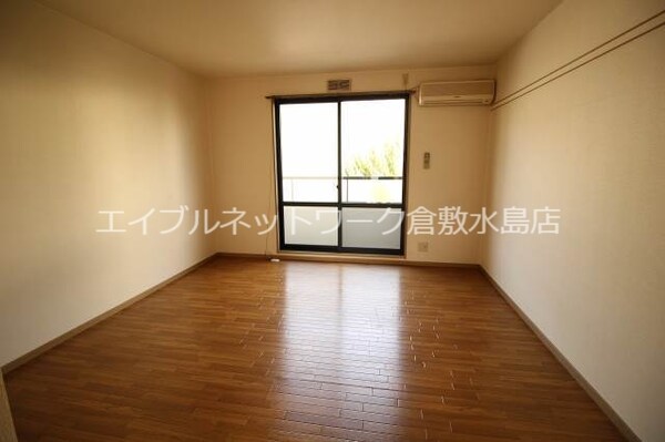 居室(キレイな洋室)