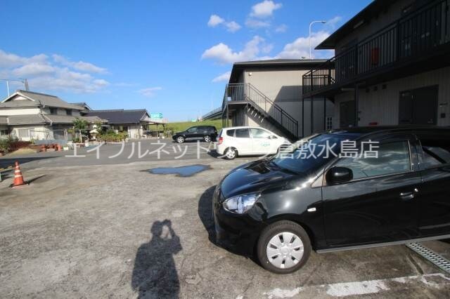 物件外観写真3　(駐車場)