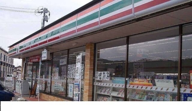 物件外観写真5　(セブンイレブン岡山小山店まで350m)
