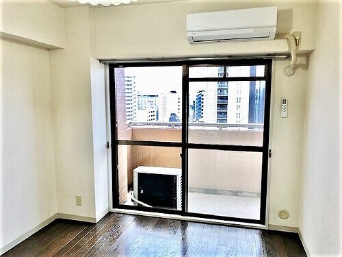 物件内観写真7　(洋室（約5.9畳）　※2021年10月撮影)