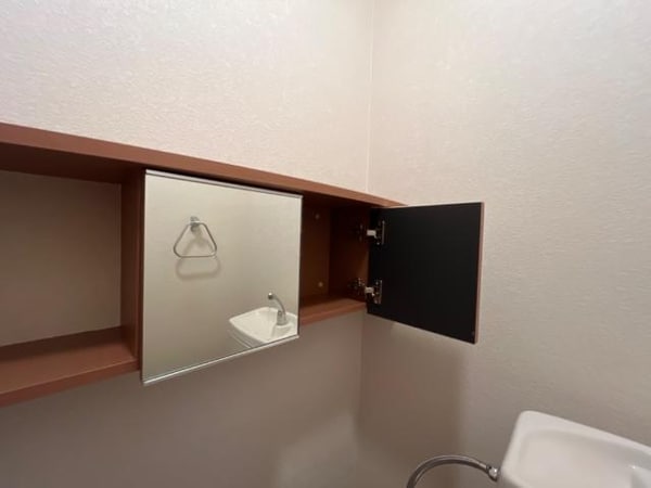 収納(トイレ戸棚)