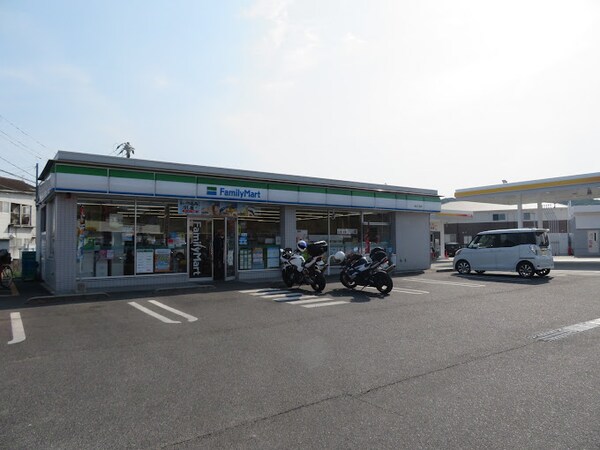 周辺環境(ファミリーマート 岡山一宮店 2012m)