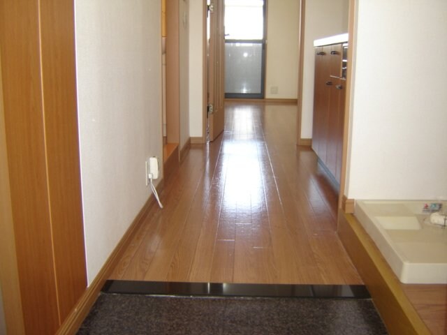 物件内観写真1　(玄関)