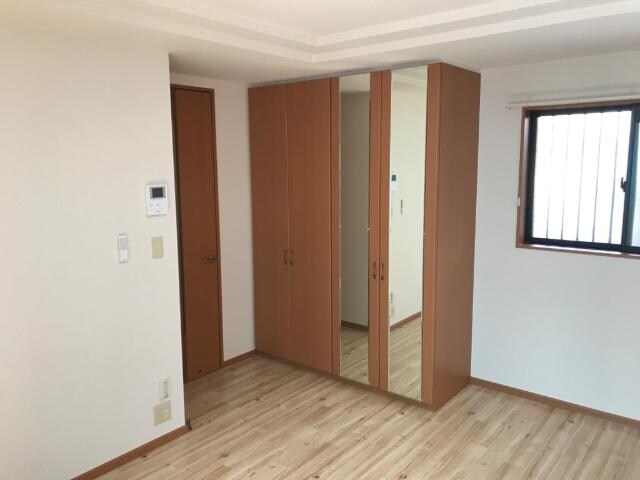 物件内観写真2　(室内)