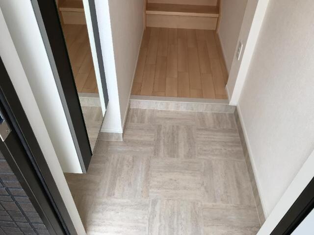 物件内観写真16　(玄関)
