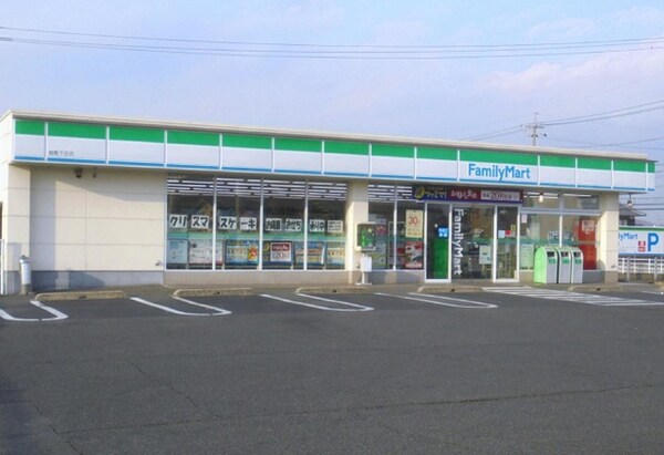 周辺環境(ファミリーマート 倉敷下庄店 569m)