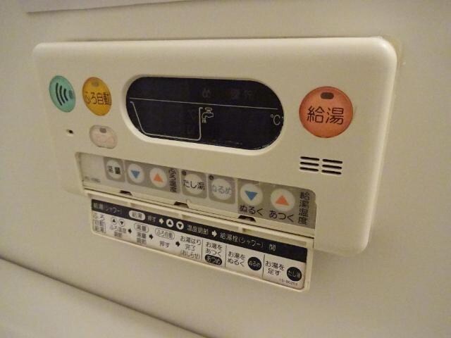 物件内観写真3　(給湯リモコン)