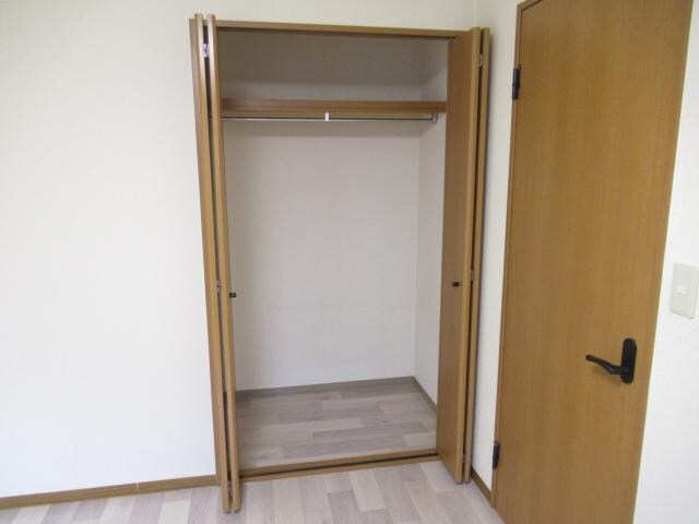 物件内観写真8　(洋室クローゼット)