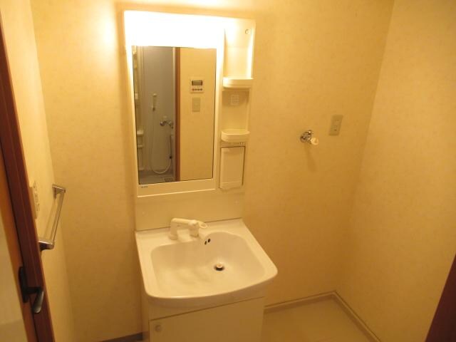 物件内観写真18　(洗濯機置場)