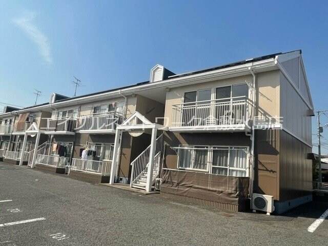 物件外観写真2　(きれいな外観です)