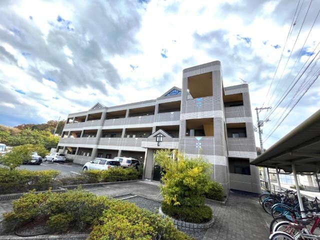 物件外観写真1　(外観写真（昼）)