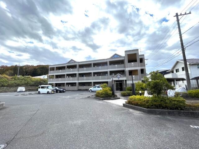 物件外観写真2　(外観写真（昼）)