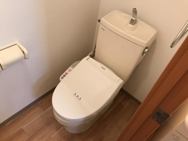 物件内観写真16　(シャワー付トイレ)