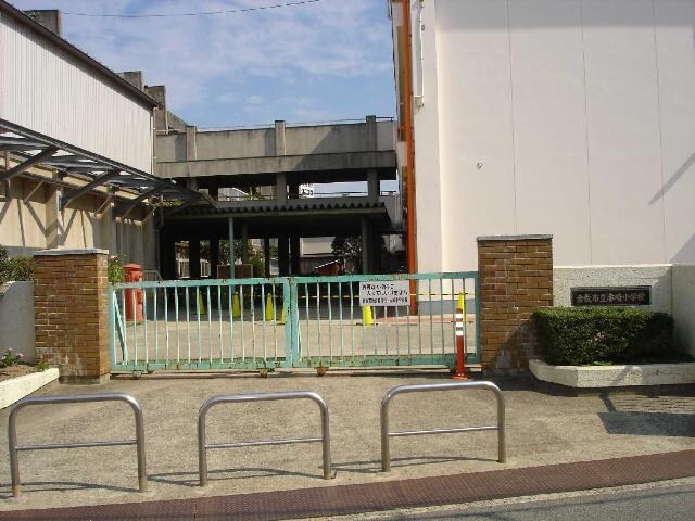 物件外観写真7　(倉敷市立赤崎小学校まで159ｍ)