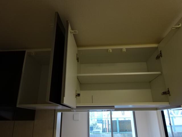 物件内観写真18　(キッチン上部収納)