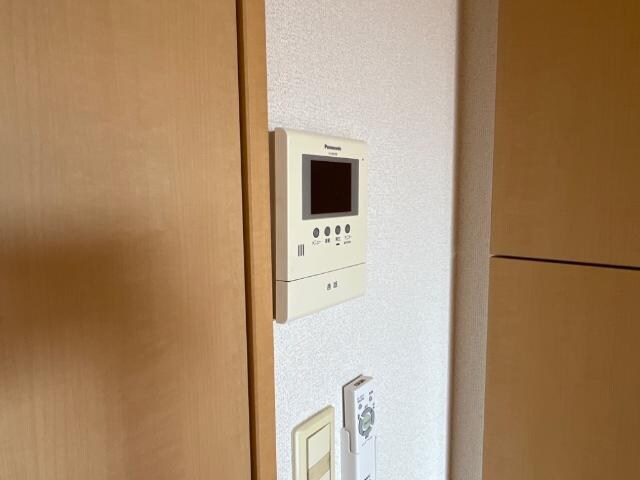 物件内観写真13　(カメラ付インターホン)