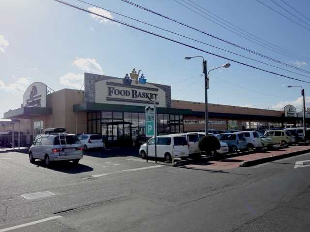 物件外観写真5　(ニシナフードバスケット（スーパー）まで700ｍ)