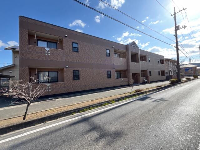 物件外観写真2　(外観写真（昼）)