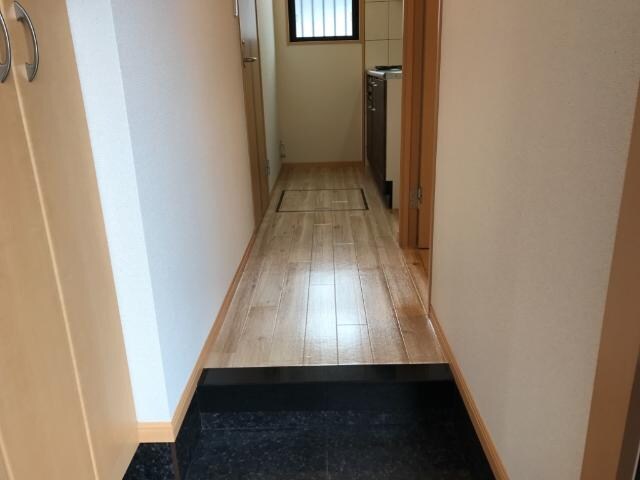 物件外観写真4　(玄関)