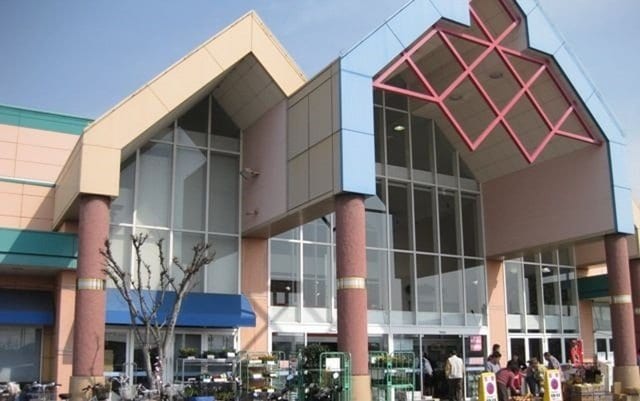 物件外観写真4　(マルナカ 中島店まで300m)