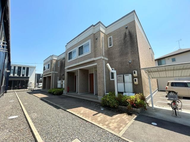 物件外観写真2　(外観写真（昼）)