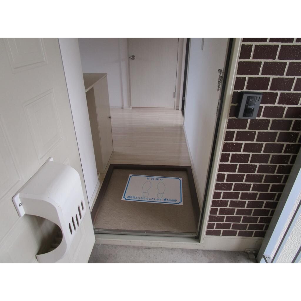 物件外観写真2　(玄関)