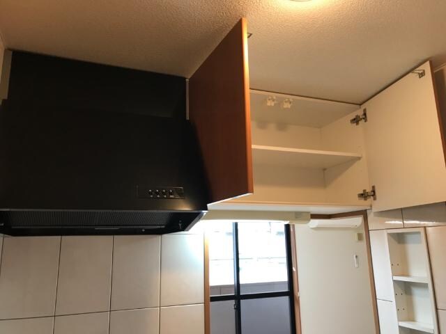 物件内観写真14　(吊り戸棚)