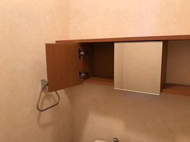 物件内観写真26　(トイレ戸棚)