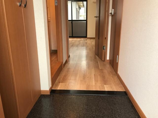 物件内観写真28　(玄関)