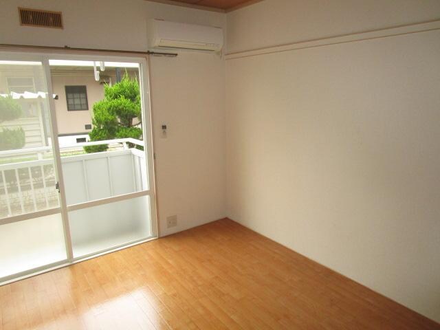 物件内観写真2　(リビング)