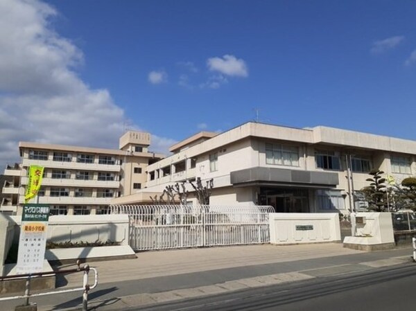 周辺環境(岡山市立陵南小学校まで110m)