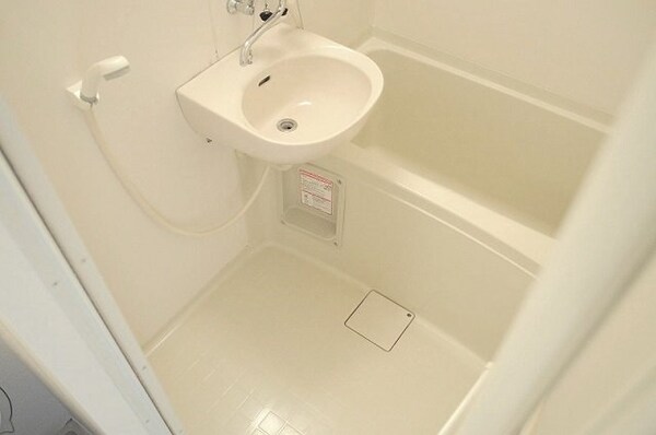 浴室(備品や設備仕様は号室等により異なります。現地をご確認下さい。)