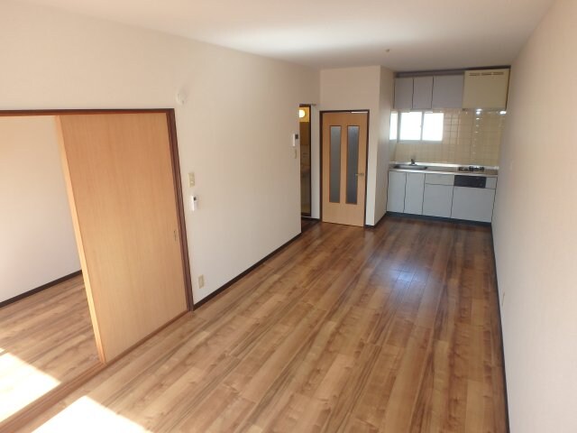 物件内観写真2　(中庄　サニーコート中庄　1LDK　居間・リビング)