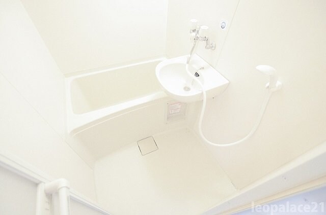 物件内観写真5　(備品や設備仕様は号室等により異なります現地をご確認ください。)