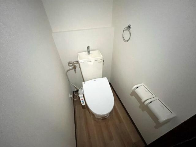 物件内観写真7　(シャワー付トイレ)