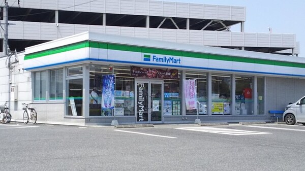 周辺環境(ファミリーマート 倉敷中庄店 812m)