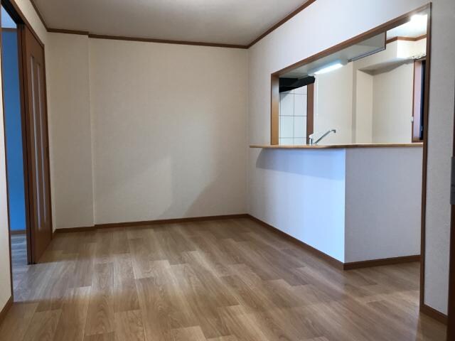 物件内観写真2　(リビング)