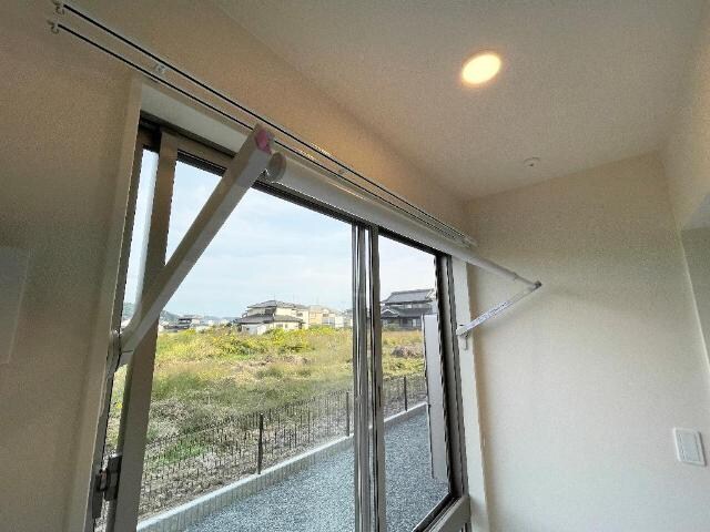 物件内観写真17　(室内物干し)