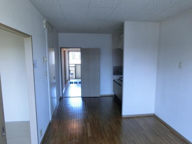 物件内観写真4　(リビング)