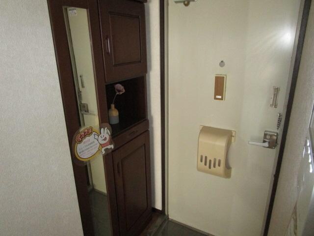物件内観写真10　(玄関)