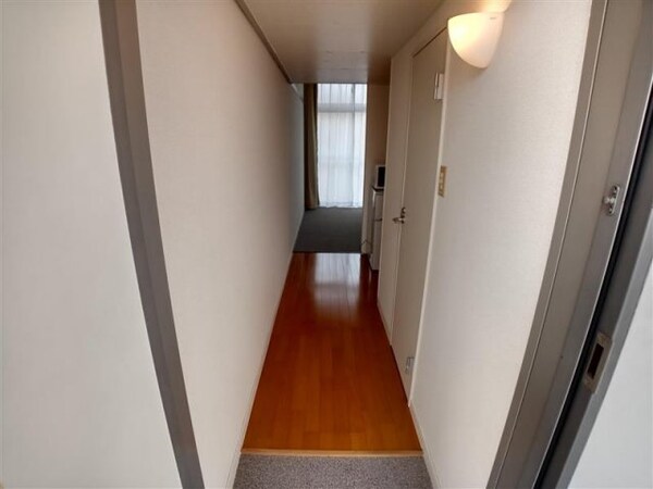 玄関(写真と現状が異なる場合は現状を優先)