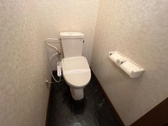 物件内観写真10　(シャワー付トイレ)