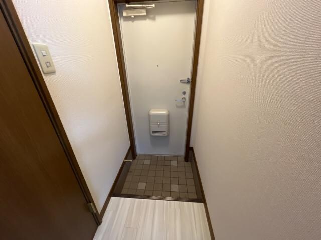 物件内観写真18　(玄関)