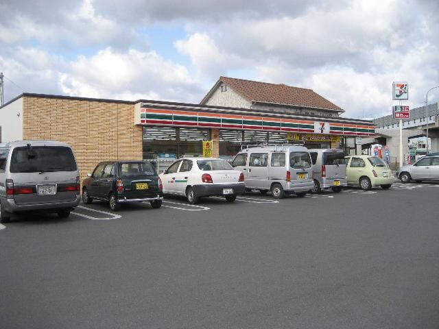 物件外観写真4　(セブンイレブンまで80ｍ)