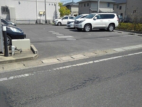 駐車場(※写真と現状が異なる場合は現状を優先)